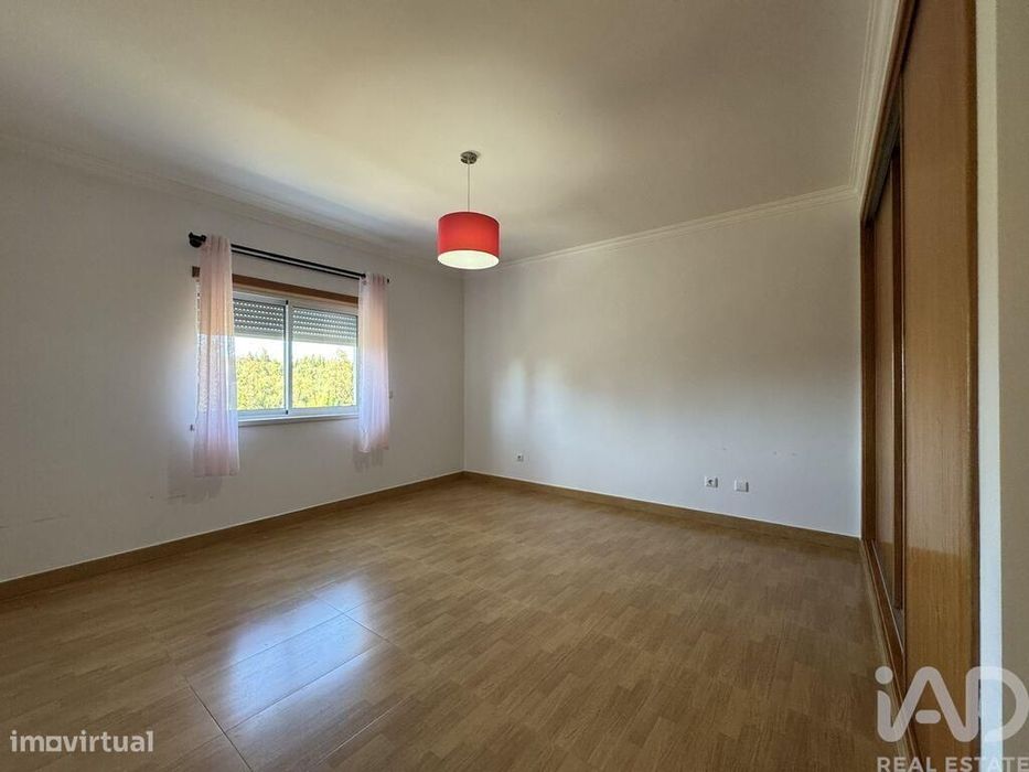 Moradia isolada T4 em Serra e Junceira de 204,5 m2