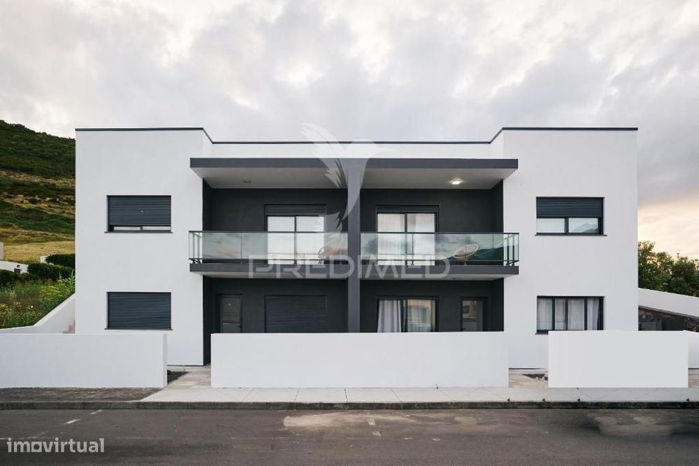 Prédio Moderno com 4 Apartamentos T1 Equipados – Centro da Vila das...