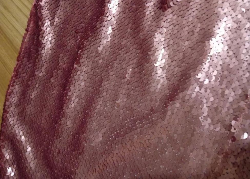 Святкова спідниця в пайєтки.