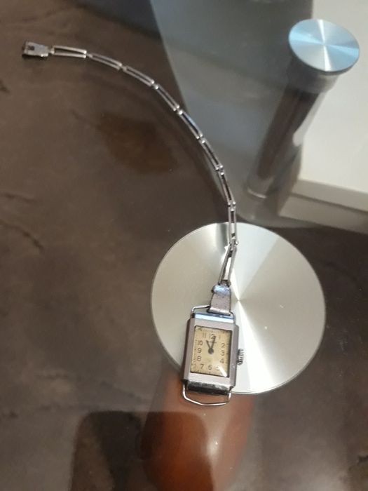 Продам часы ,,Заря''антикварные.