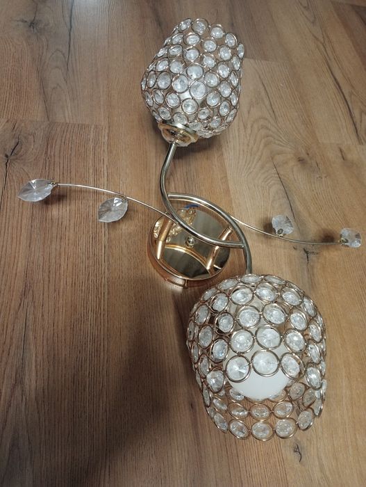 Продам люстру с лампочками