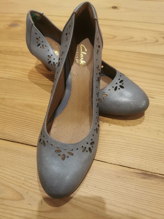Buty na obcasie Clarks