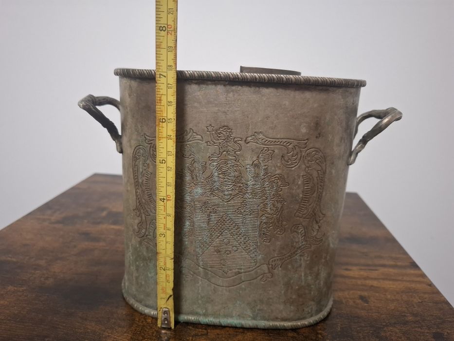 Francuska chłodziarka do wina