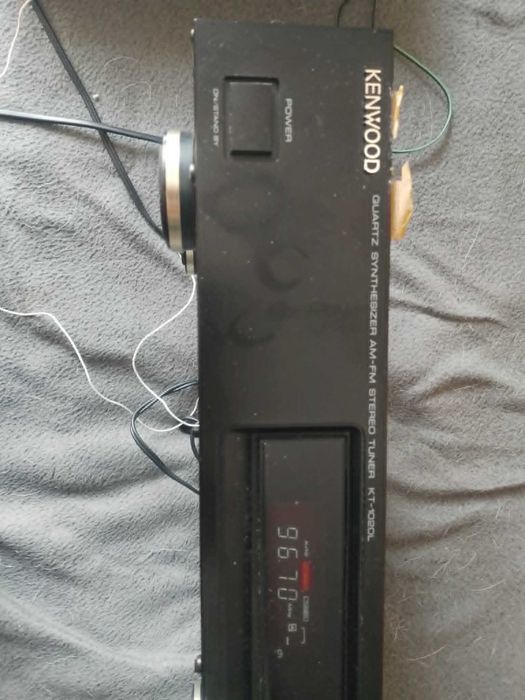 Tuner cyfrowy / KENWOOD model KT-1020L AM/FM Stereo Quartz Synthesizer Tuner