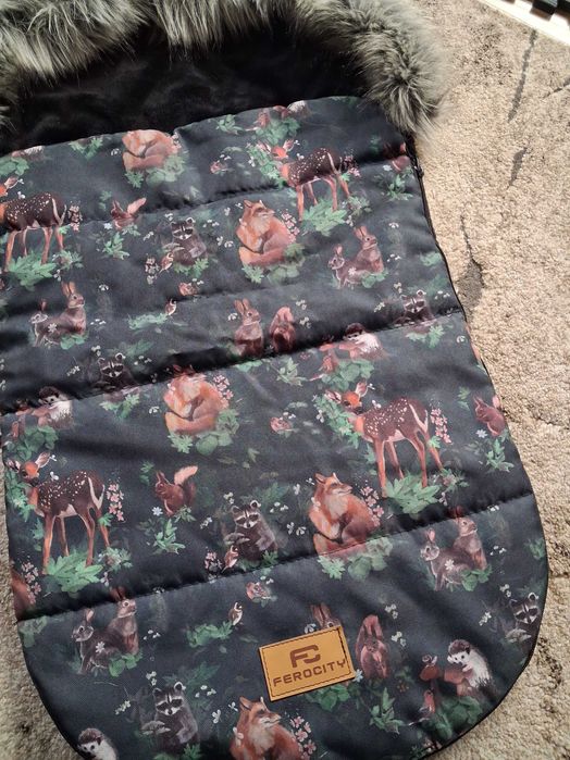 Piękny ocieplacz do spacerówki