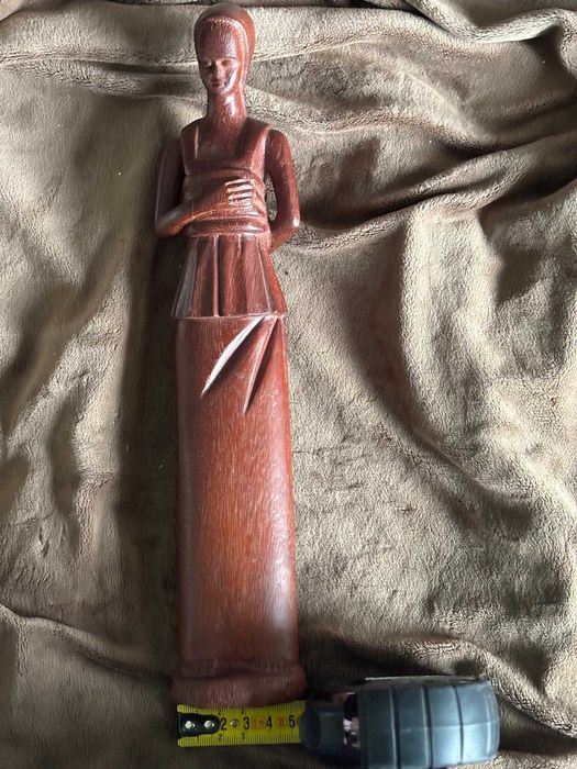 Stare drewniane figurki afrykańskie