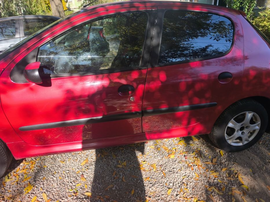 продам автомобіль Пежо 206