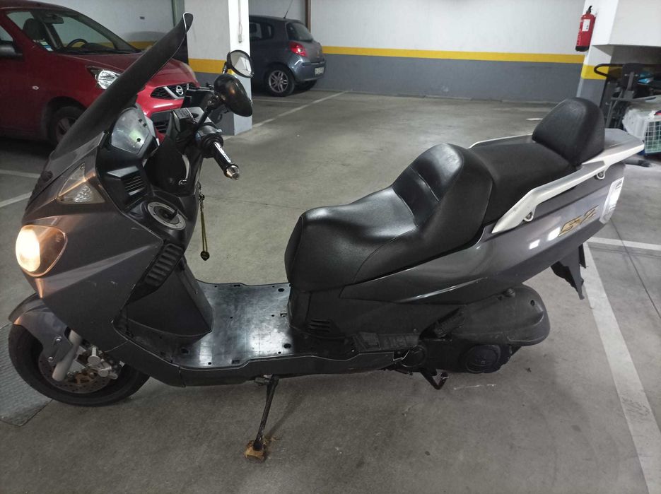 Vendo Scooter Daelim S2 125cc ou troco por carro com caixa automática