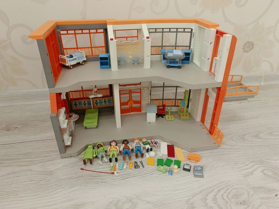 Playmobil лікарня з фігурками та медичними аксесуарами