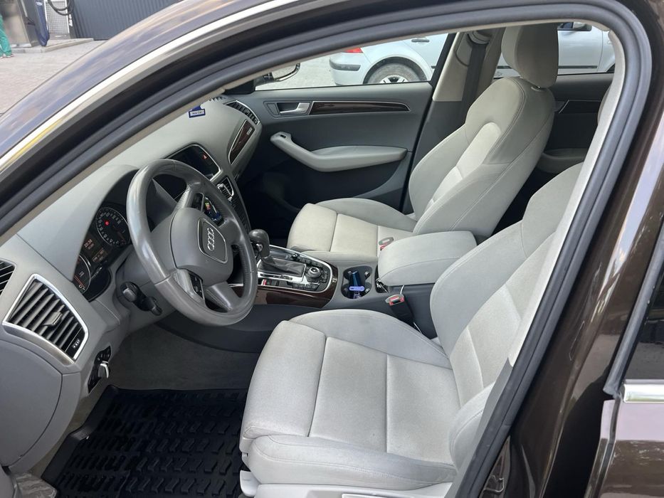 Салон Audi Q5 шматяний світлий