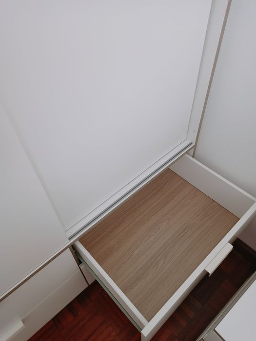 Roupeiro Trysil branco (Ikea)