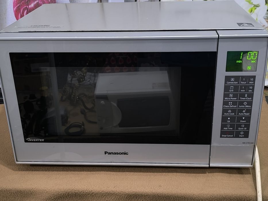 Micro-ondas Combinado Inverter Panasonic NN-CT57JMBPQ