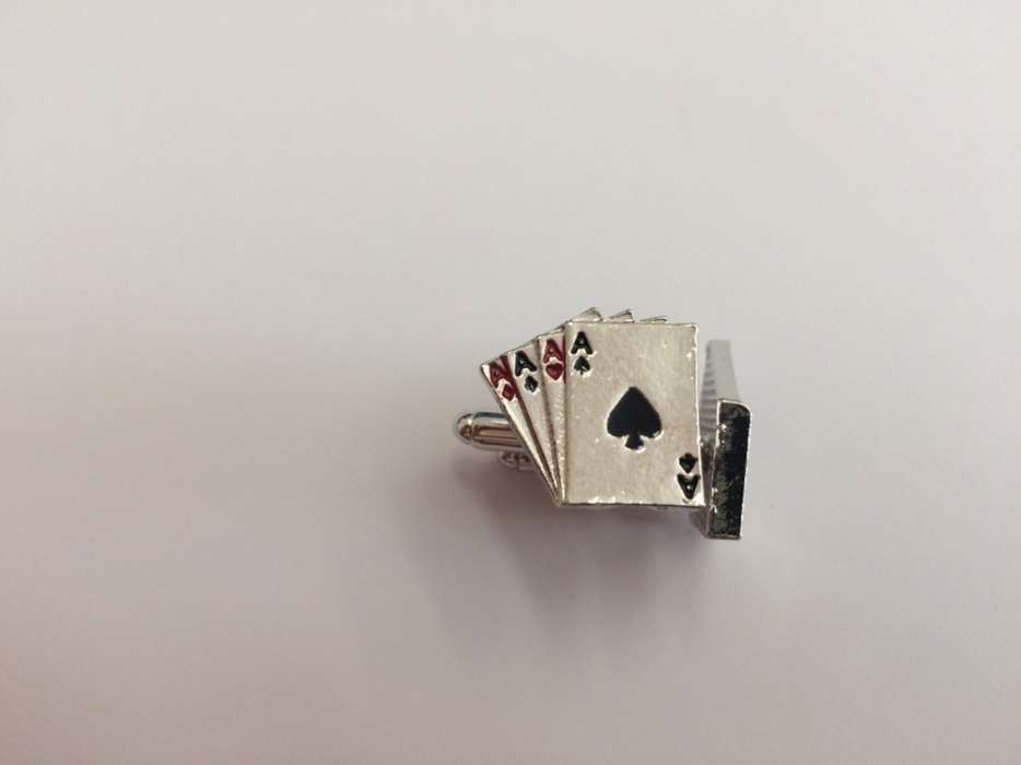 Botões de punho poker | ases | cartas | poste barbearia