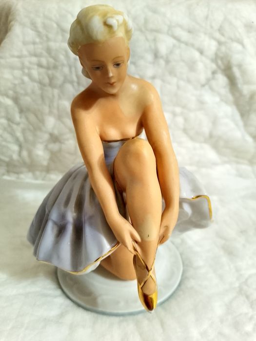 Порцелянова фігурі балярини