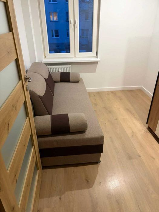 Nowa kanapa z funkcją spania i pojemnikien na pościel do odbioru