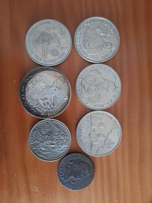Moedas de escudos antigas