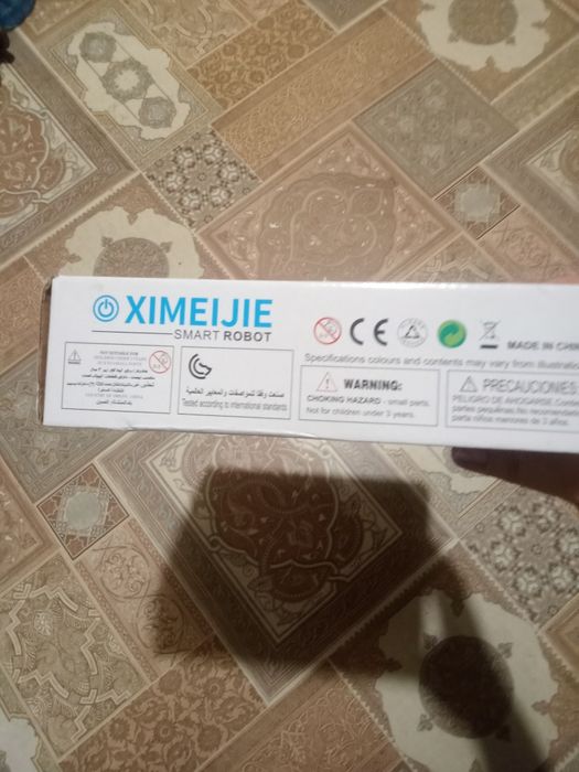 Робот пилосос...