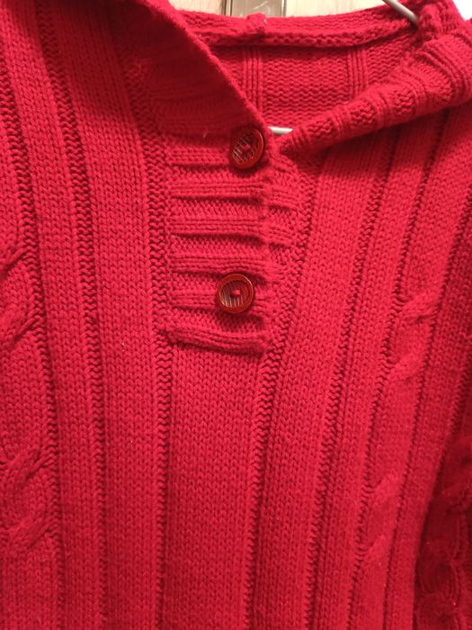 Damski czerwony sweter z kapturem i kieszonką w rozmiarze M/L