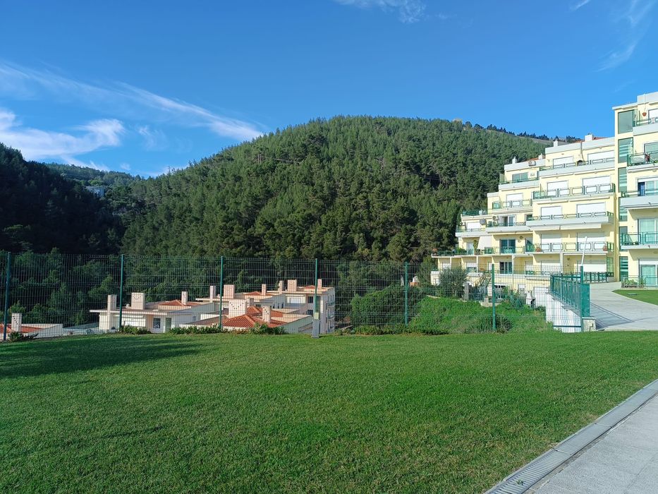 Duplex T1 em Sesimbra com vista mar.
