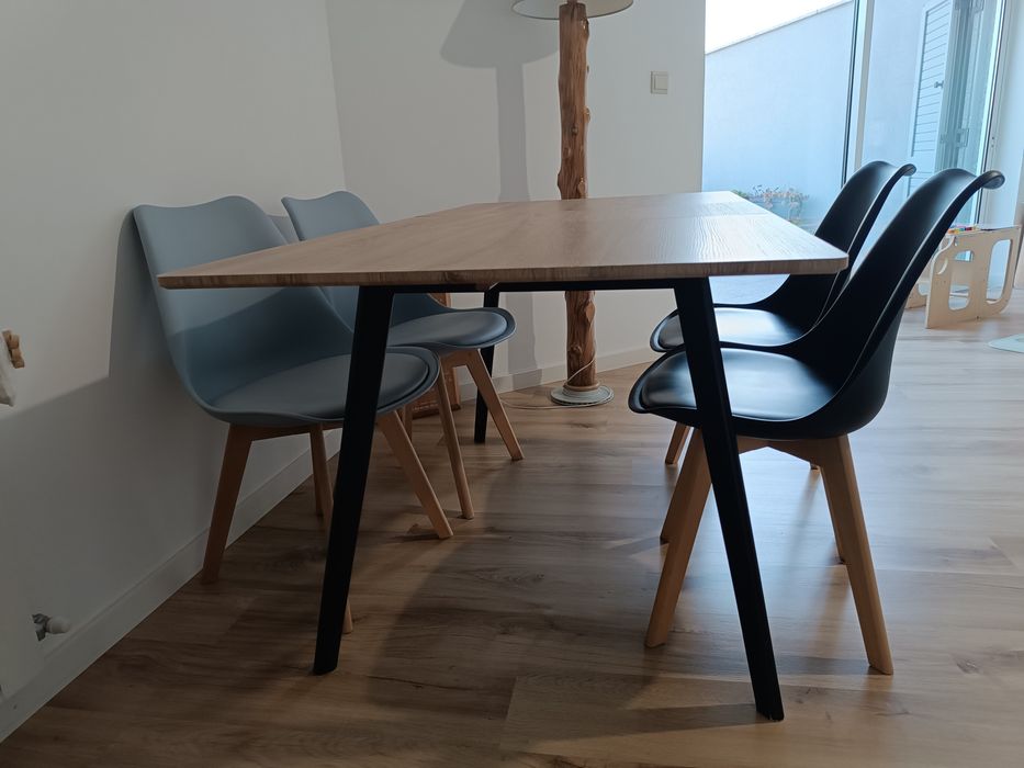 Mesa extensível + 4 cadeiras