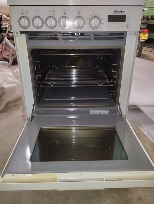 Forno Miéle trifásico modelo de Luxe h 868