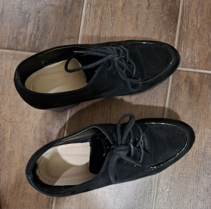 Sapatos pretos em camurça 36