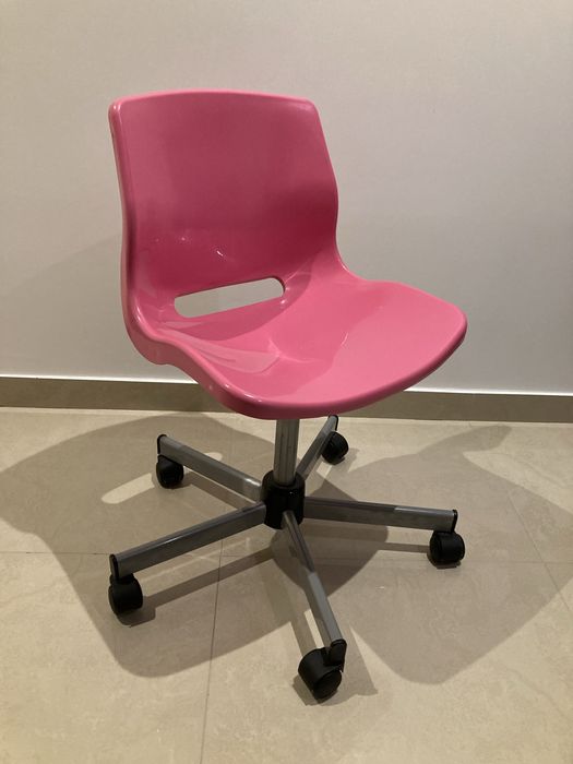 Cadeira em Plastico  IKEA