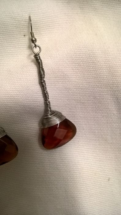 Brincos compridos prateados e castanhos (portes Incluídos)