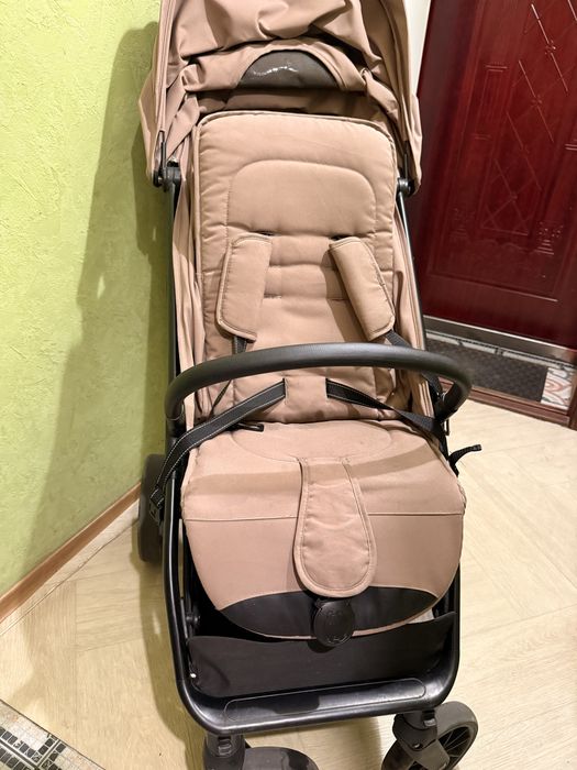 Продам прогулянкову коляску Carrello Nero