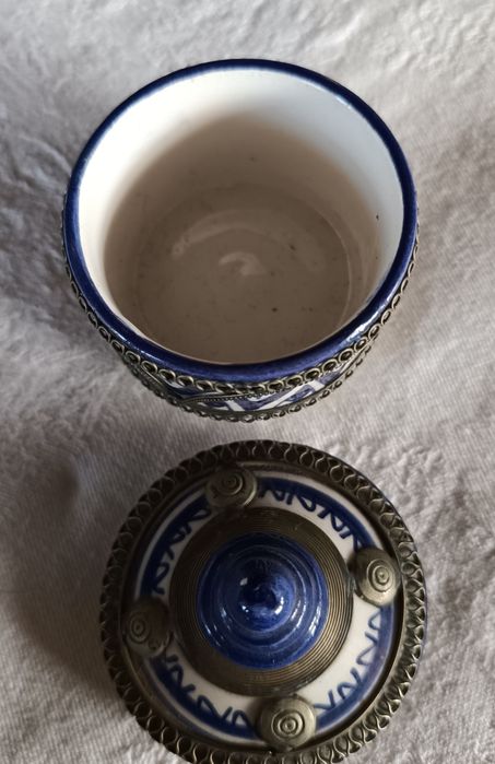Pote de cerâmica tradicional (jobbana marroquina)azul com tampa cónica