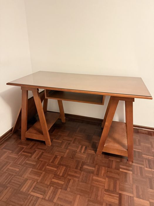 Vendo secretária em madeira