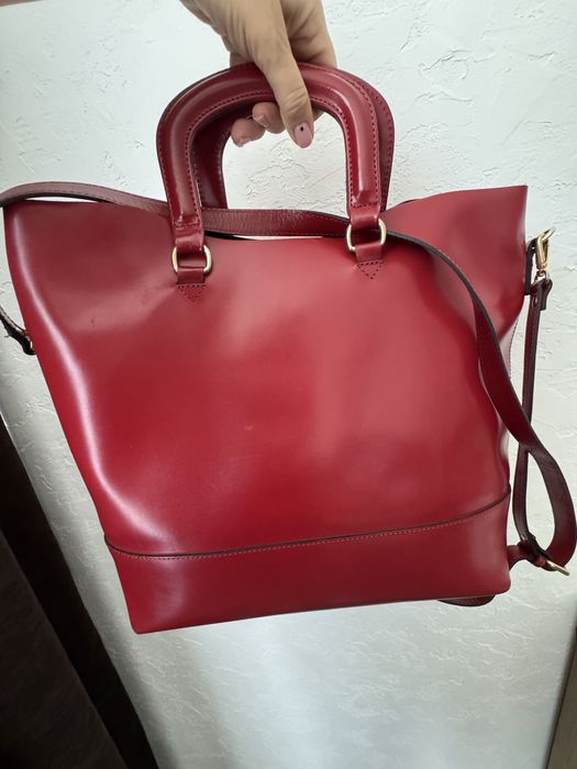 Кожа . Оригинал ,почти новая .