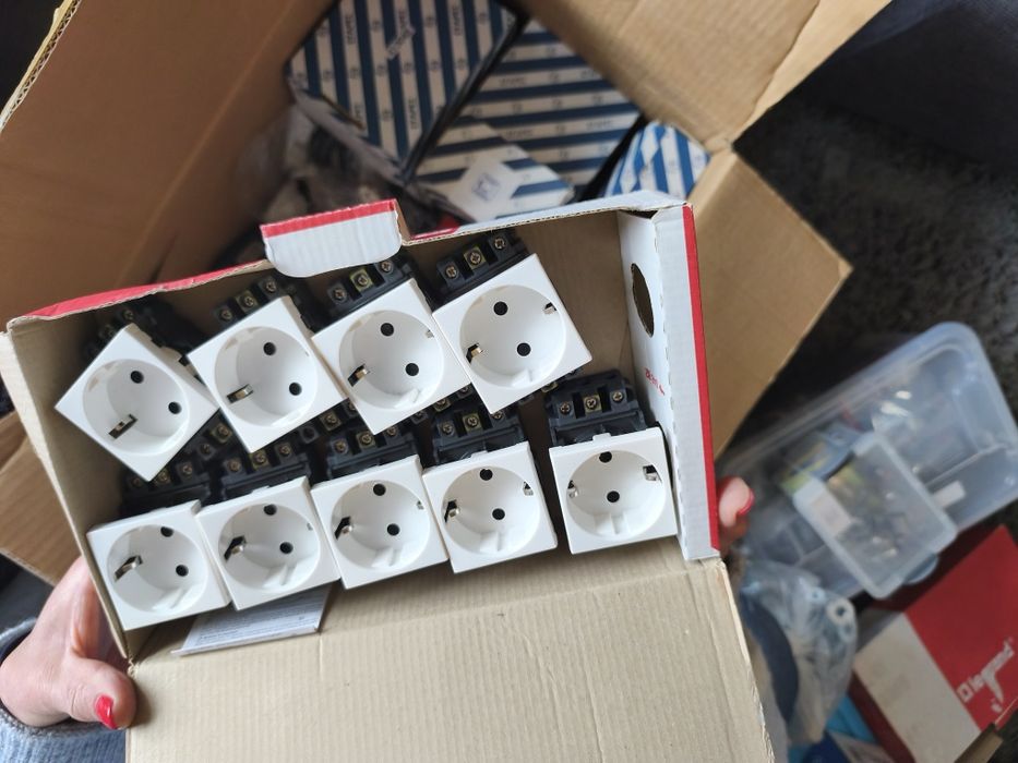 Vendo ferramentas e material elétrico