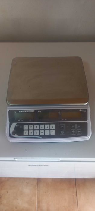 Armário frigorífico, balança e máquina de Vácuo