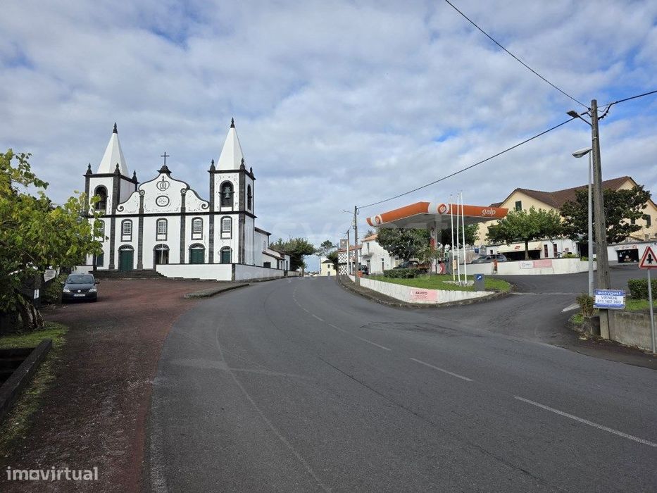 Terreno Urbano Junto à Igreja Histórica de Bandeiras