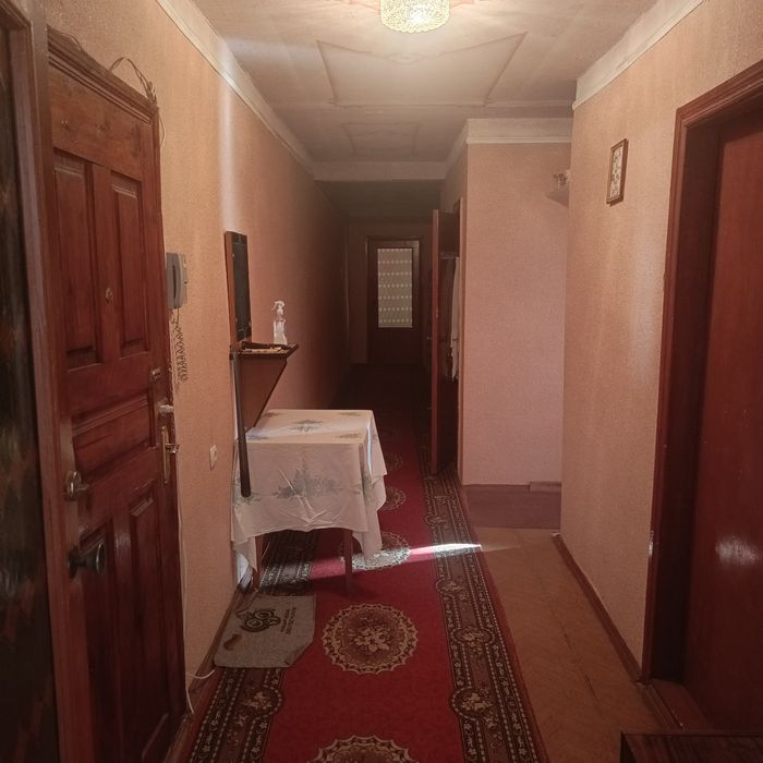 Продається в центрі міста 4х кімнатна квартира.