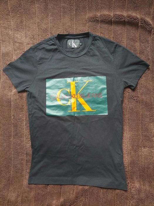 Футболка фірми Calvin klein jeans оригінал 

Размер: XL ідуть на S

За