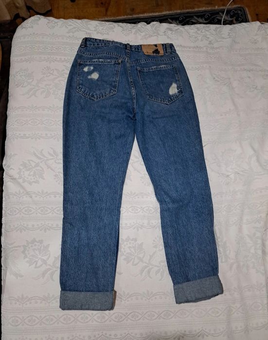 Calças de ganga mom fit com rasgões