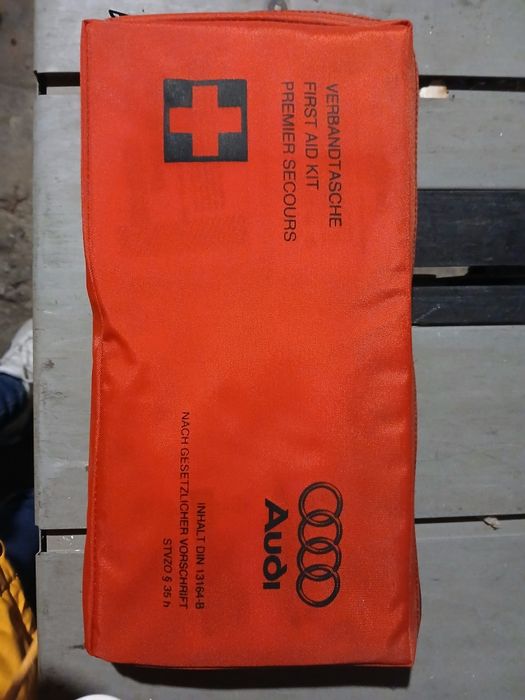 Apteczka audi a4