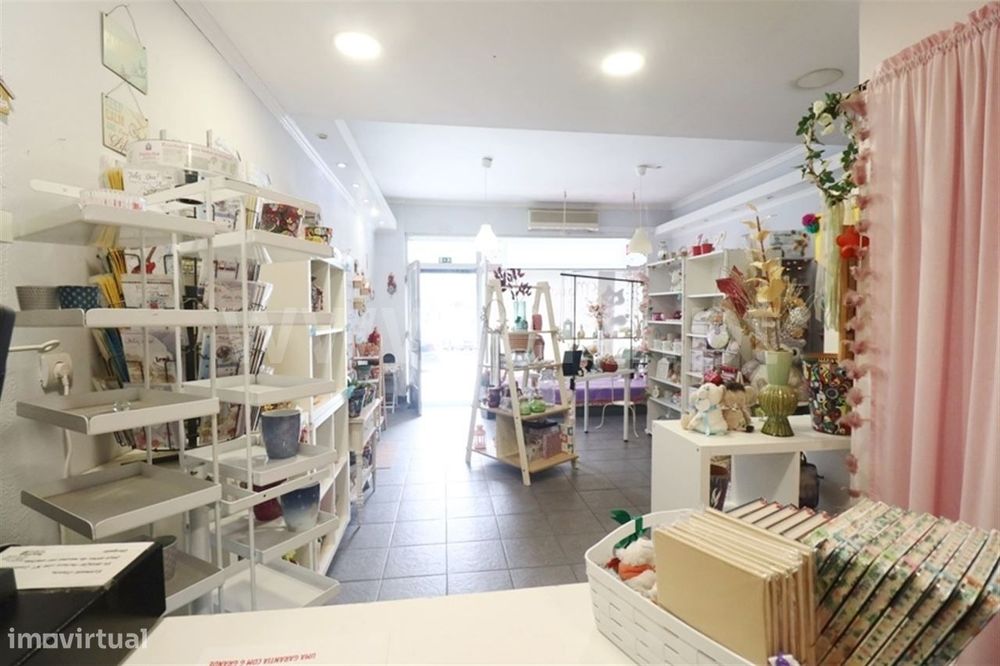 Loja com 63m²; Cruz de Pau