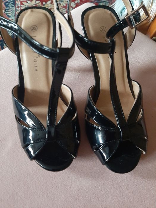 Sprzedam  nowe  sandałki