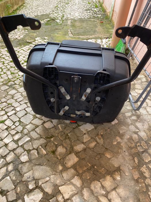 Suporte de baú nmax 2018 ( Não é compatível com a modelo 2024)