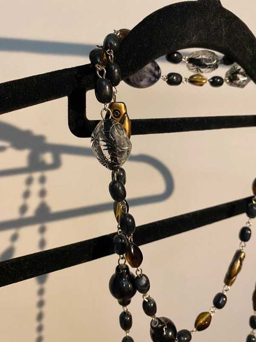 Colar preto de resina longo