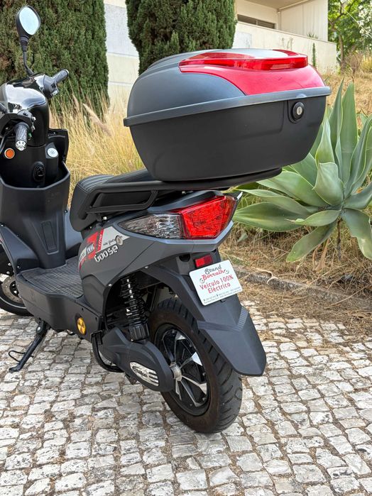 Mota elétrica Goose Vortex TWOL II — 1002 km + 2 capacetes