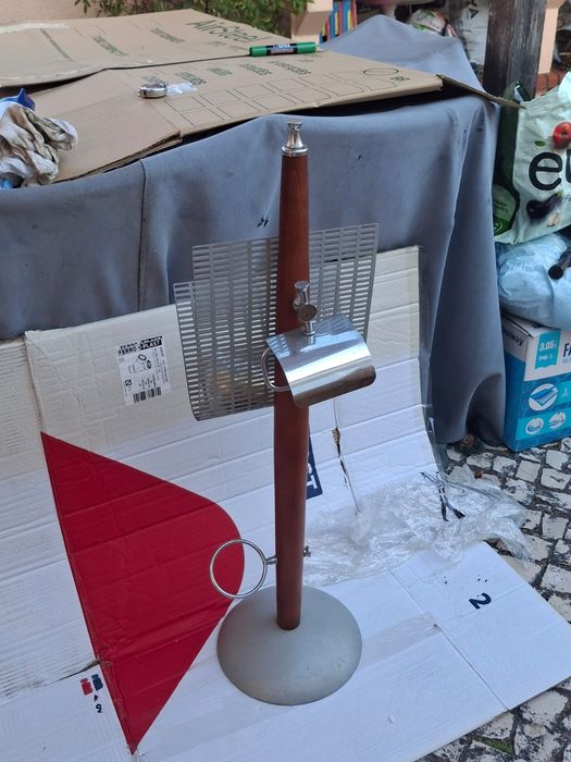 Toalheiros novos   restos de uma loja