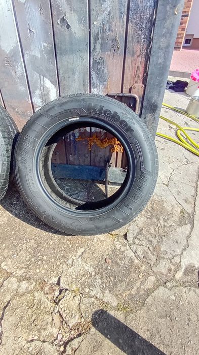 Opona  Opony  R 15