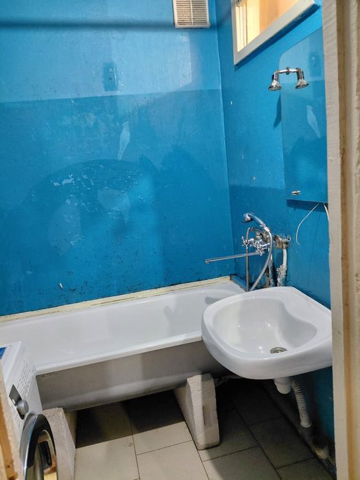 Здається 2х кімнатна простора квартира в центрі