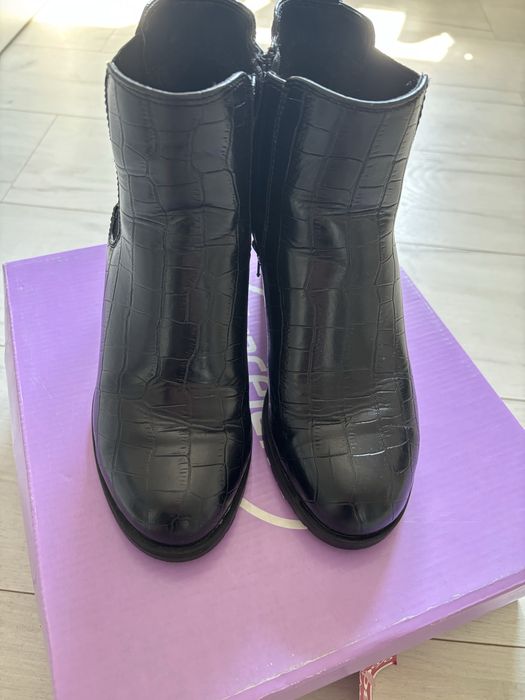 Zimowe czarne buty na koturnie