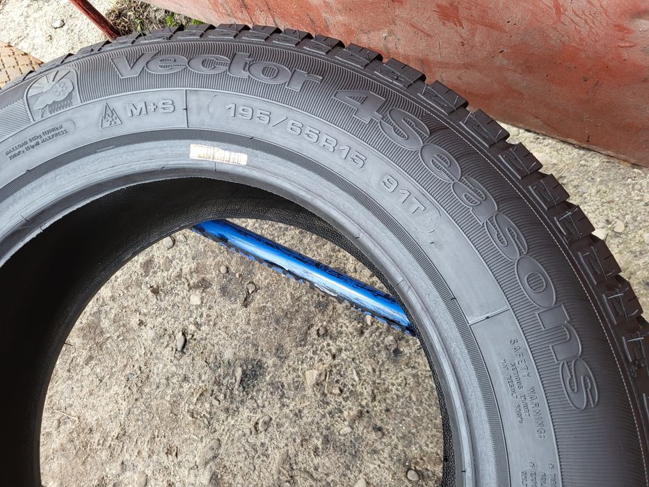 195/65/15 R15 GoodYear Vector 4Seasons 4шт ціна за 1шт шини
