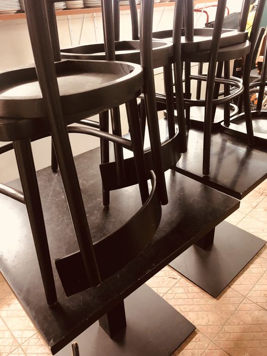 Vendo 7 mesas pretas